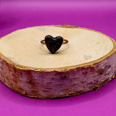 Pierścionek z czarnym sercem