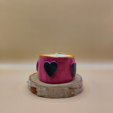 Świeca z czarnymi sercami